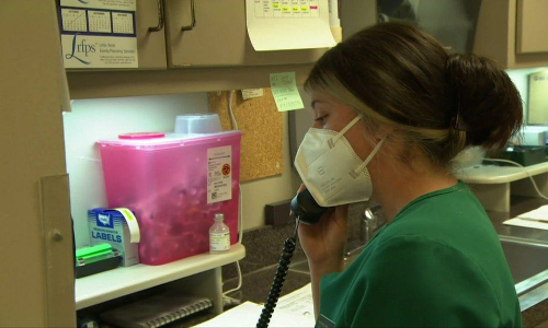 ഗർഭഛിദ്രം ഇനി അവകാശമല്ല; യു.എസിൽ ഗർഭഛിദ്ര ക്ലിനിക്കുകൾ അടച്ചുപൂട്ടി തുടങ്ങി