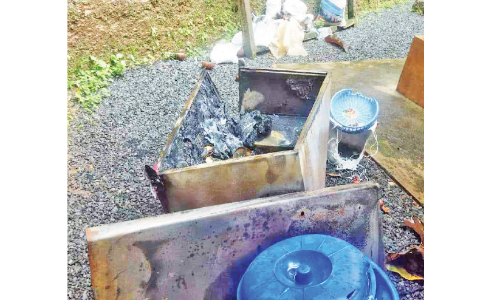 റഫ്രിജറേറ്റർ പൊട്ടിത്തെറിച്ച് വീടിന് തീപിടിച്ചു; വൻ അപകടം ഒഴിവായി