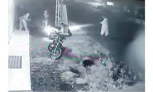 പിണങ്ങോടും വെങ്ങപ്പള്ളിയിലും മോഷണം; മൊബൈൽ ഫോണുകളും പണവും കവർന്നു