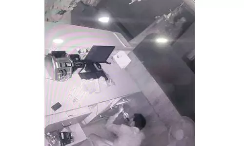 കൊട്ടിയത്ത്​ വസ്ത്രശാലയിൽനിന്ന്​ രണ്ട്​ ലക്ഷം കവർന്നു