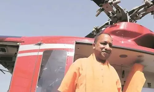 യോഗി ആദിത്യനാഥ് സഞ്ചരിച്ച ഹെലികോപ്റ്ററിൽ പക്ഷി ഇടിച്ചു; അടിയന്തിരമായി നിലത്തിറക്കി