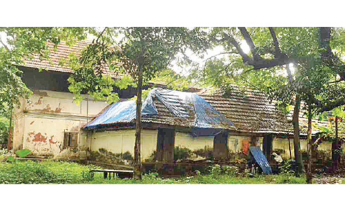 മണ്ണടിയരുതേ, ഈ ചരിത്ര സ്മാരകം; പുന്നത്തൂര്‍ കോവിലകത്തിന് പ്രഖ്യാപനങ്ങള്‍ മാത്രം തുണ