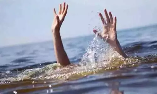 കടലിൽ കുളിക്കാനിറങ്ങിയ മൂന്ന് യുവാക്കൾ മുങ്ങിമരിച്ചു കടലിൽ കുളിക്കാനിറങ്ങിയ മൂന്ന് യുവാക്കൾ മുങ്ങിമരിച്ചു