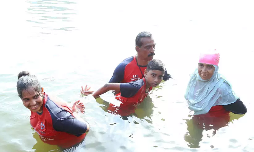 A 70 - year - old womans adventurous swimmer in Periyar