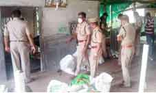 ലക്ഷക്കണക്കിന് രൂപയുടെ പുകയില ഉൽപന്നങ്ങൾ പിടികൂടി ലക്ഷക്കണക്കിന് രൂപയുടെ പുകയില ഉൽപന്നങ്ങൾ പിടികൂടി