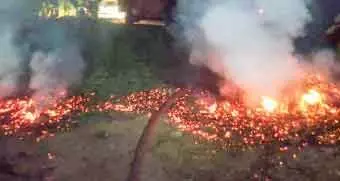 പഞ്ചായത്ത് സംഭരിച്ച കയർ ഭൂവസ്ത്രത്തിന് തീ പിടിച്ചു പഞ്ചായത്ത് സംഭരിച്ച കയർ ഭൂവസ്ത്രത്തിന് തീ പിടിച്ചു