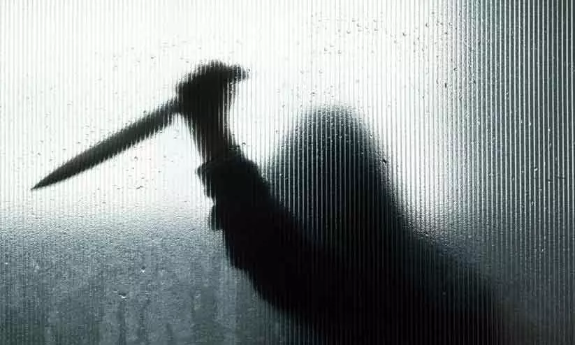 പല്ല് തേക്കുന്നതിനെ ചൊല്ലി തർക്കം; ഭർത്താവ് ഭാര്യയെ വെട്ടിക്കൊന്നു