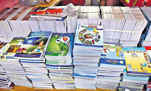 പ​ഠ​നോ​പ​ക​ര​ണ​ങ്ങ​ൾ വി​ത​ര​ണം​ചെ​യ്തു