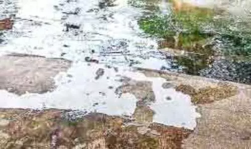 കെ.എസ്.ആർ.ടി.സി പെരുമ്പാവൂര്‍ ഡിപ്പോയിൽ ശുചിമുറിയുടെ പൈപ്പ് പൊട്ടി മലിനജലം ഒഴുകുന്നു