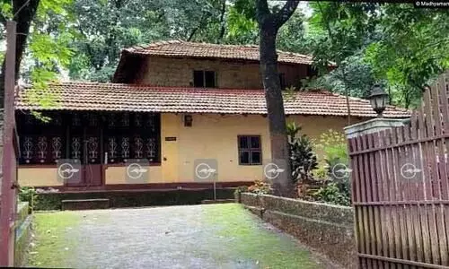 വെട്ടേറ്റ്​ വീണ അമ്മയെ കെട്ടിപ്പിടിച്ച് ഒന്നര വയസ്സുകാരൻ; ഹൃദയം പിളരുന്ന കാഴ്ച