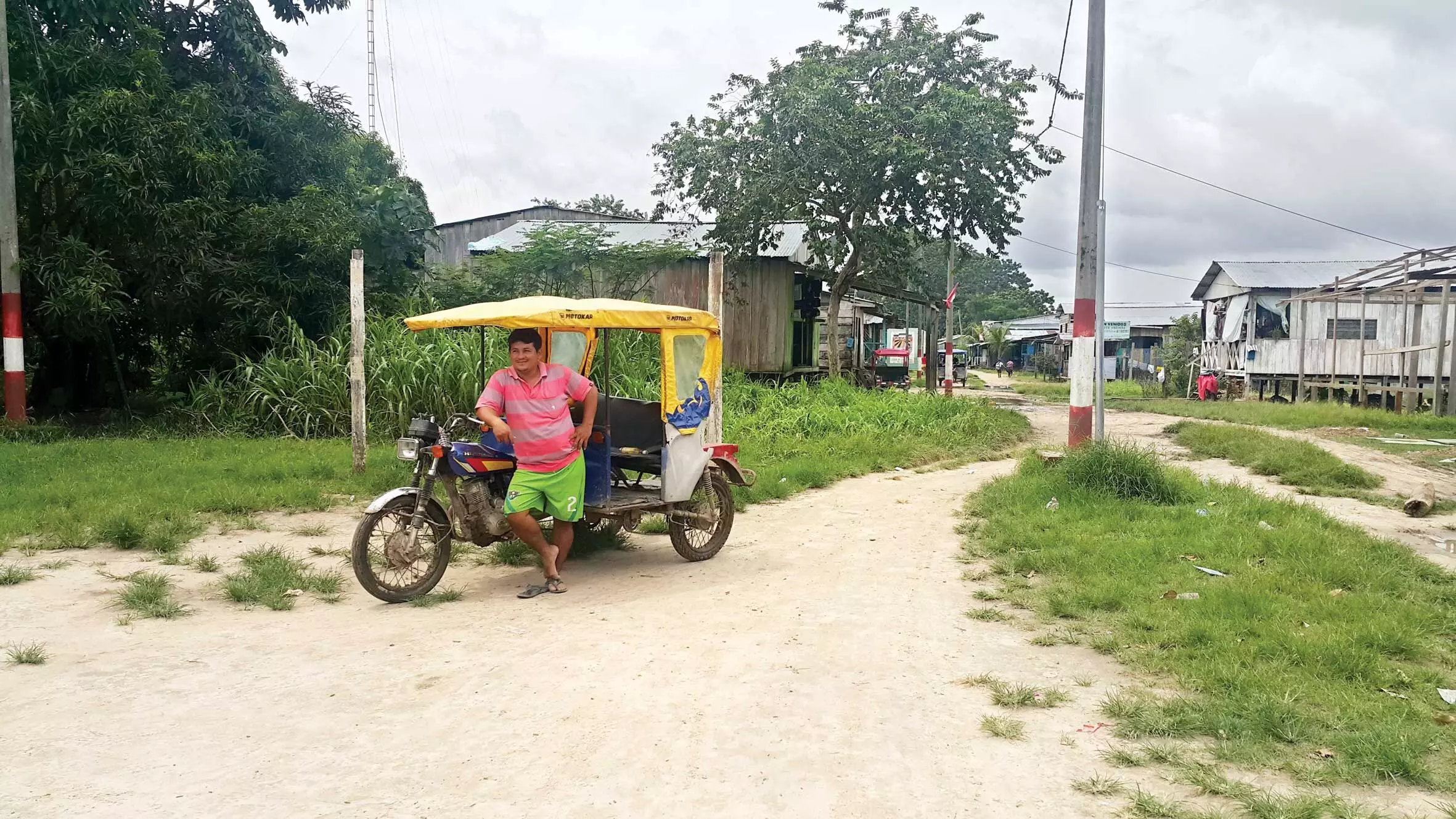 മാർകോസ്​ ത​െൻറ ബൈക്ക്​ ഒാ​േട്ടായുമായി