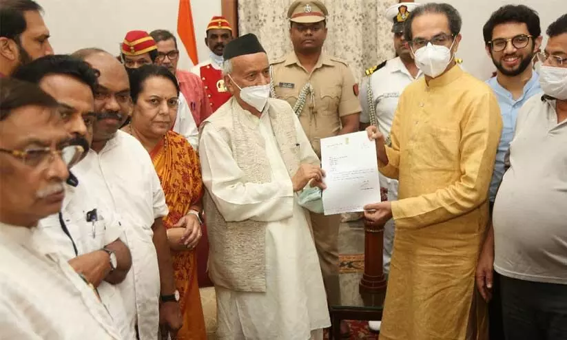 ഉദ്ധവ് താക്കറെ ഗവർണർക്ക് രാജിക്കത്ത് സമർപ്പിച്ചു