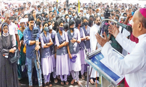 ബഫർസോൺ പ്രശ്നത്തിന് മുഖ്യമന്ത്രി പരിഹാരമുണ്ടാക്കണം -ബിഷപ് വർഗീസ് ചക്കാലക്കൽ ബഫർസോൺ പ്രശ്നത്തിന് മുഖ്യമന്ത്രി പരിഹാരമുണ്ടാക്കണം -ബിഷപ് വർഗീസ് ചക്കാലക്കൽ