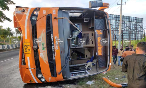 മൈസൂരുവിൽ കെ.എസ്.ആർ.ടി.സി സ്വിഫ്റ്റ് ബസ് മറിഞ്ഞു; 5 പേർക്ക് സാരമായി പരിക്ക്