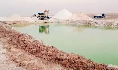 മരുഭൂമിയിലെ വിസ്മയമായി അൽ-ഖസബിലെ ഉപ്പ് പാടങ്ങൾ