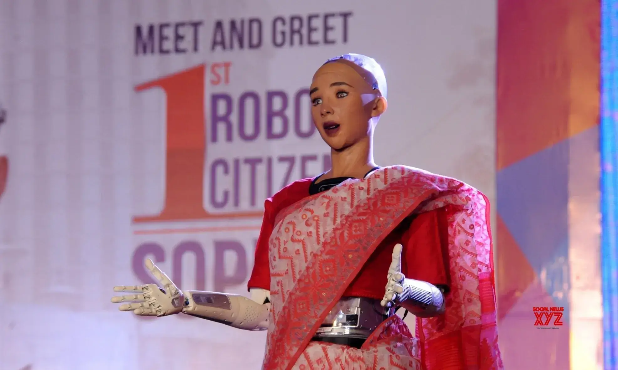 സി.ഇ.ടിയെ ഇളക്കിമറിച്ച് സോഫിയ