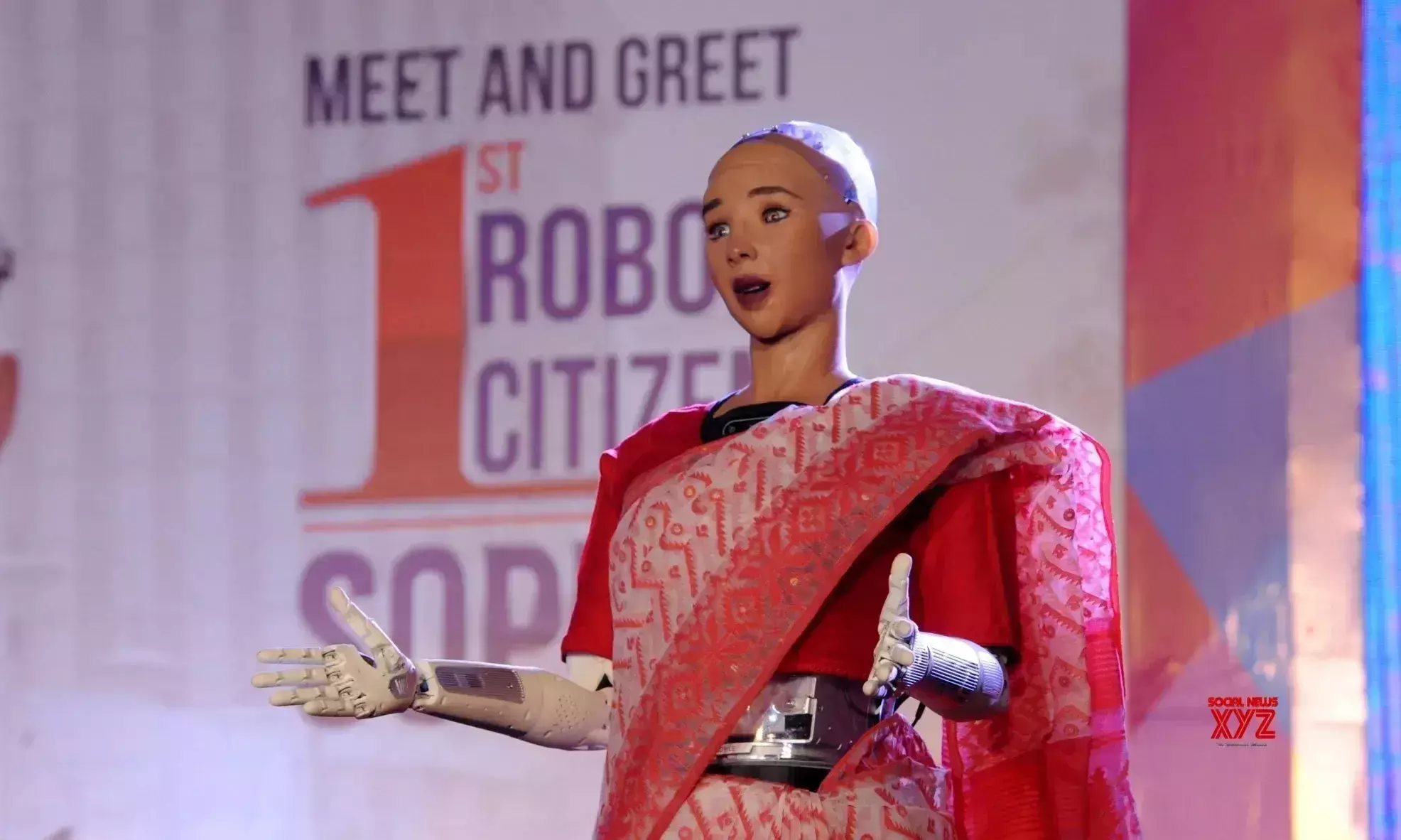 സി.ഇ.ടിയെ ഇളക്കിമറിച്ച് സോഫിയ