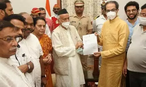 ഉദ്ധവ് താക്കറെ ഗവർണർക്ക് രാജിക്കത്ത് സമർപ്പിച്ചു