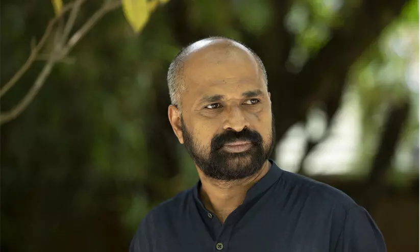 എം. ​ന​ന്ദ​കു​മാ​റി​ന്‍റെ നി​ല​വി​ളി​ക്കു​ന്നി​ലേ​ക്കു​ള്ള ക​യ​റ്റം പി.​കെ. രാ​ജ​ശേ​ഖ​ര​ന്‍ വായിക്കുന്നു