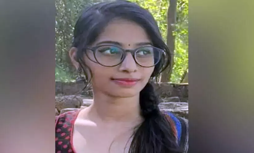 പേ വിഷബാധയേറ്റ് 19കാരി മരിച്ച സംഭവം: അന്വേഷണത്തിന് ഉത്തരവിട്ട് ആരോഗ്യ മന്ത്രി പേ വിഷബാധയേറ്റ് 19കാരി മരിച്ച സംഭവം: അന്വേഷണത്തിന് ഉത്തരവിട്ട് ആരോഗ്യ മന്ത്രി