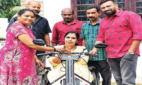 വിധിയെ തോല്‍പിച്ച് മഞ്ജു കർമപഥത്തില്‍