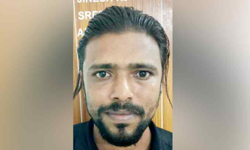 മോ​ഷ്ടി​ച്ച ബൈ​ക്കി​ൽ ക​ഞ്ചാ​വ് വി​ൽ​പ​ന; യു​വാ​വ് പി​ടി​യി​ൽ