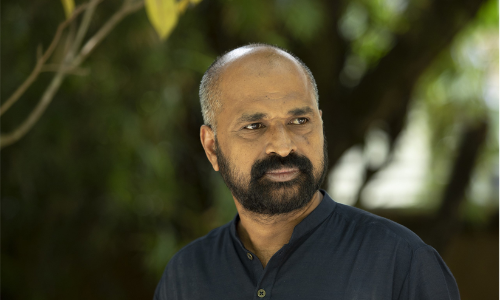 എം. ​ന​ന്ദ​കു​മാ​റി​ന്‍റെ നി​ല​വി​ളി​ക്കു​ന്നി​ലേ​ക്കു​ള്ള ക​യ​റ്റം പി.​കെ. രാ​ജ​ശേ​ഖ​ര​ന്‍ വായിക്കുന്നു