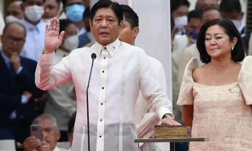 ഫിലിപ്പീൻസിൽ മു​ൻ ഏ​കാ​ധി​പ​തി മാ​ർ​കോ​സി​ന്റെ മ​ക​ൻ അ​ധി​കാ​ര​മേ​റ്റു