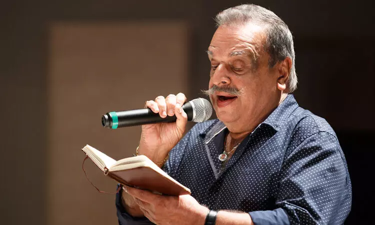 ആയിരം   ചുംബനസ്മൃതി   സുമങ്ങൾ...