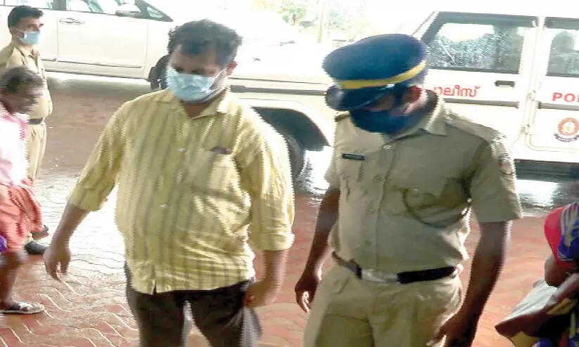 കോർപറേഷൻ ഓഫിസ് ക്രമക്കേട്; ഉദ്യോഗസ്ഥർ പ്രതികളായെത്തി; തെളിവ് നൽകാൻ കോർപറേഷൻ ഓഫിസ് ക്രമക്കേട്; ഉദ്യോഗസ്ഥർ പ്രതികളായെത്തി; തെളിവ് നൽകാൻ