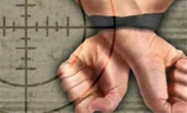 10 ലക്ഷം നൽകാമെന്ന് പറഞ്ഞു -ലക്ഷ്മി പ്രിയയുടെ കുടുംബം ഒത്തുതീർപ്പിന് ശ്രമിച്ചെന്ന് മർദനമേറ്റ യുവാവിന്റെ പിതാവ് 10 ലക്ഷം നൽകാമെന്ന് പറഞ്ഞു -ലക്ഷ്മി പ്രിയയുടെ കുടുംബം ഒത്തുതീർപ്പിന് ശ്രമിച്ചെന്ന് മർദനമേറ്റ യുവാവിന്റെ പിതാവ്