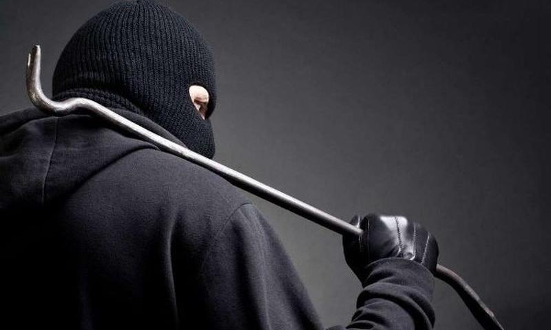 ലോറിയില്നിന്ന് ബാറ്ററികള് മോഷണം പോയി ലോറിയില്നിന്ന് ബാറ്ററികള് മോഷണം പോയി