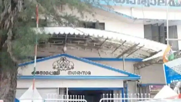 അഞ്ച് കോടി ചെവഴിച്ചിട്ടും ബസ് സ്റ്റാൻഡ് ഉപയോഗ ശൂന്യം അഞ്ച് കോടി ചെവഴിച്ചിട്ടും ബസ് സ്റ്റാൻഡ് ഉപയോഗ ശൂന്യം