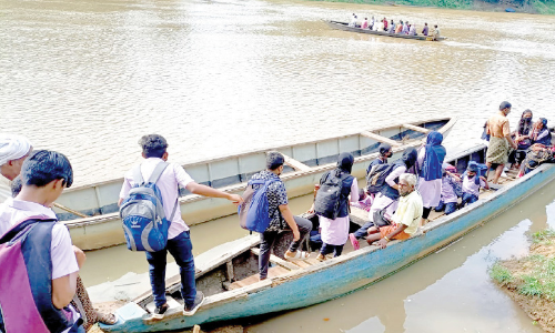 തോ​ണി യാ​ത്ര​ക്ക് അ​നു​മ​തി; ക​ർ​ണാ​ട​ക വി​ദ്യാ​ർ​ഥി​ക​ൾ വീ​ണ്ടും കേ​ര​ള​ത്തി​ലേ​ക്ക്