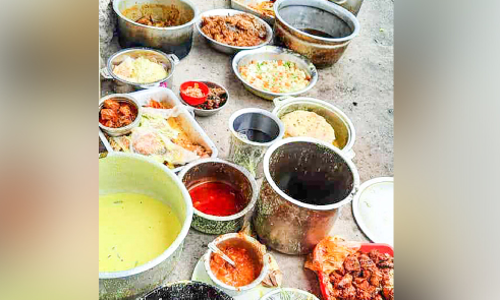 പഴകിയ ഭക്ഷണ വിൽപന തുടരുന്നു; നടപടി പേരിലൊതുങ്ങുന്നു