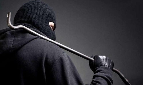 ലോറിയില്നിന്ന് ബാറ്ററികള് മോഷണം പോയി ലോറിയില്നിന്ന് ബാറ്ററികള് മോഷണം പോയി