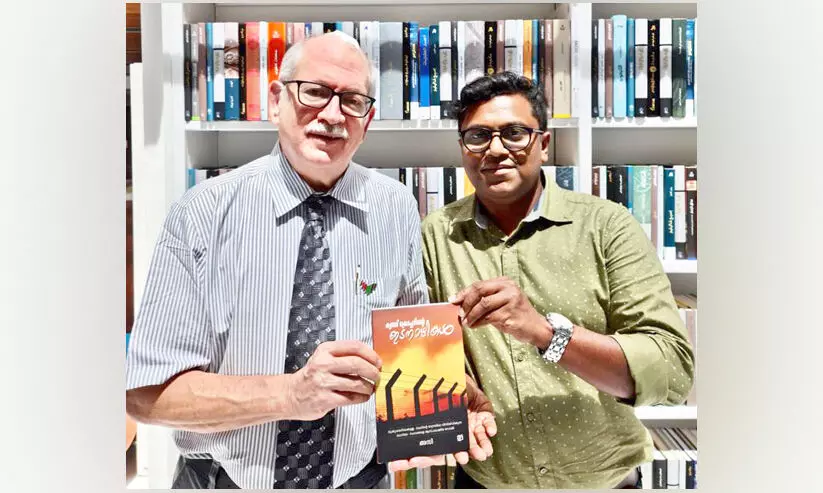 പ്രവാസി മലയാളിയുടെ പുസ്തകം മുഹമ്മദ് ബിൻ റാശിദ് ലൈബ്രറിയിലേക്ക്