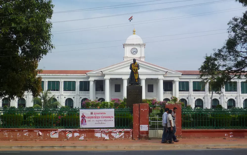 ഇന്ന്​ സെക്രട്ടേറിയറ്റ്​ ​പ്രവർത്തിക്കും: ജീ​വ​ന​ക്കാ​ർ ഹാ​ജ​രാ​ക​ണ​മെ​ന്ന്​ സ​ർ​ക്കു​ല​ർ