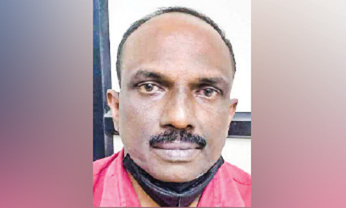 അനധികൃത മദ്യവിൽപന നടത്തിയ ബിവറേജ് ജീവനക്കാരൻ പിടിയിൽ