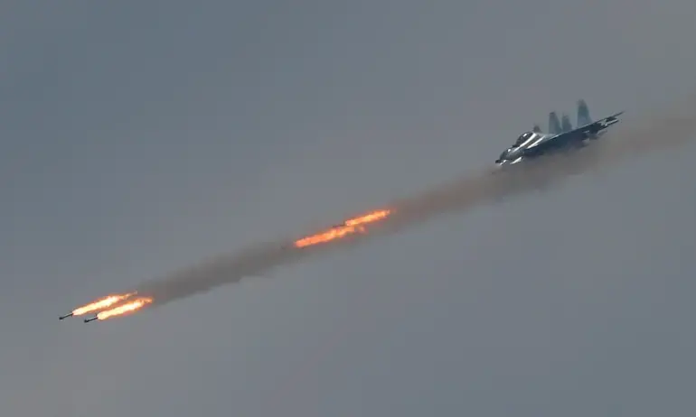 സൈന്യത്തെ പിൻവലിച്ചതിന് പിന്നാലെ സ്നേക് ദ്വീപിൽ ഫോസ്ഫറസ് ബോംബിട്ട് റഷ്യ സൈന്യത്തെ പിൻവലിച്ചതിന് പിന്നാലെ സ്നേക് ദ്വീപിൽ ഫോസ്ഫറസ് ബോംബിട്ട് റഷ്യ