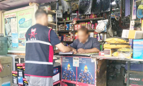 എ​ൽ.​എം.​ആ​ർ.​എ അ​ധി​കൃ​ത​ർ മു​ഹ​റ​ഖി​ൽ പ​രി​ശോ​ധ​ന ന​ട​ത്തി