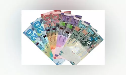 പെ​രു​ന്നാ​ൾ ഒ​രു​ക്ക​മാ​യി എ.​ടി.​എ​മ്മു​ക​ളി​ൽ നി​റ​യെ പ​ണം