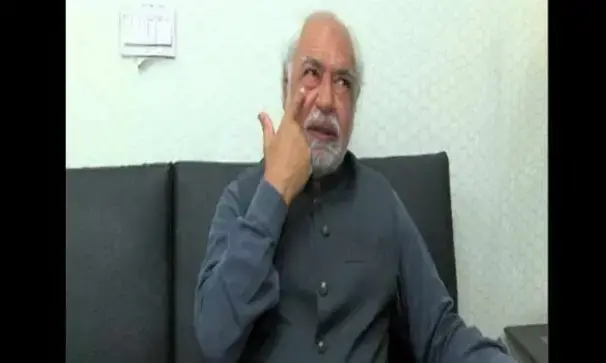 പാക് മാധ്യമപ്രവർത്തകനും രാഷ്ട്രീയ നിരീക്ഷകനുമായ ആയാസ് അമീറിനെതിരെ ആക്രമണം