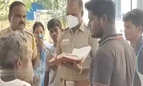 Father and brothers hacked to death the man who raped his minor daughter