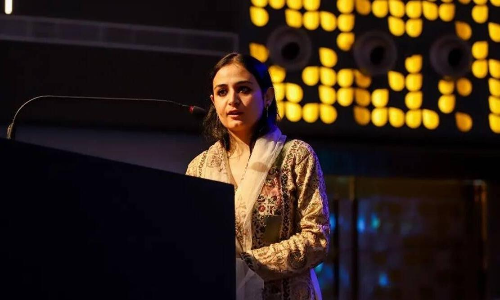 സ​ന്ന ഇ​ർ​ഷാ​ദ് മാ​ട്ടു​വി​നെ വി​മാ​ന​ത്താ​വ​ള​ത്തി​ൽ ത​ട​ഞ്ഞു