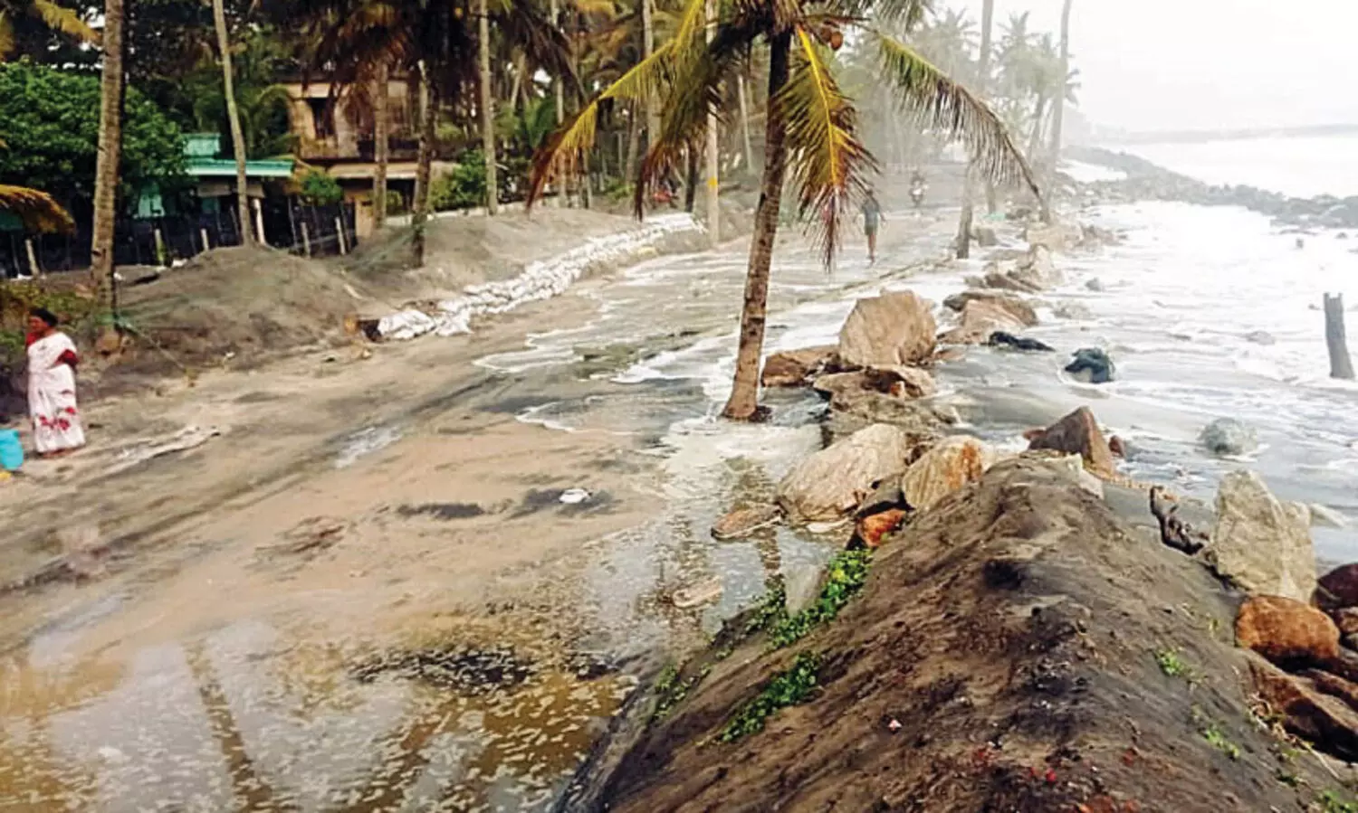 arattupuzha sea huge wave