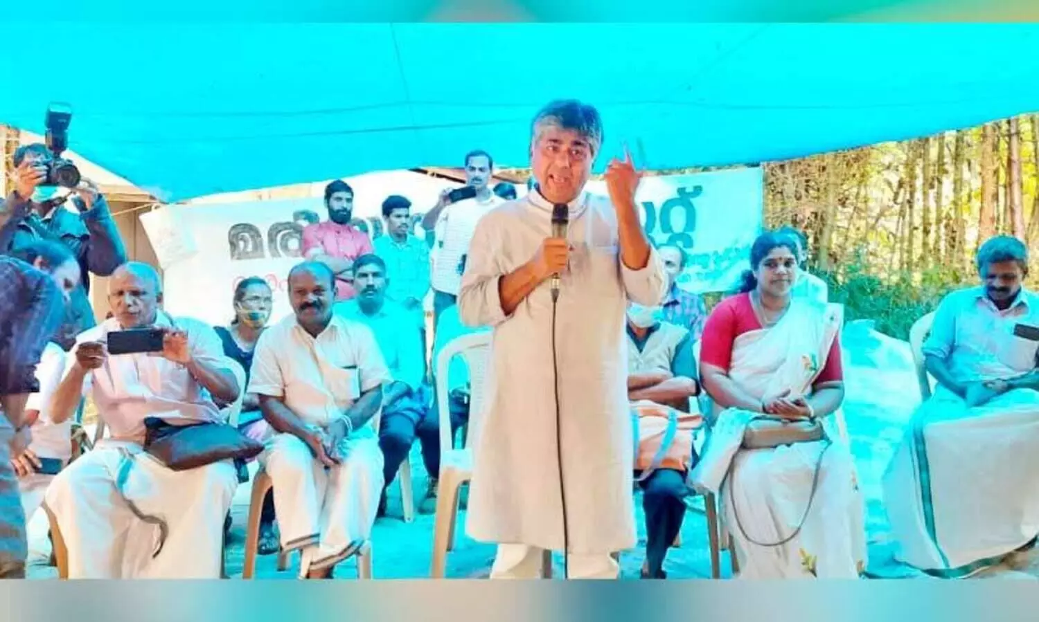 ഭൂസമരം: മ​രി​യ​നാ​ട് കാ​പ്പി​ത്തോ​ട്ട​ത്തി​ൽ​നി​ന്ന് കോ​ടി​ക​ളു​ടെ വി​ള​ക​ൾ കൊ​ള്ള​യ​ടി​ച്ചു -എ​ൻ. ഗീ​താ​ന​ന്ദ​ൻ