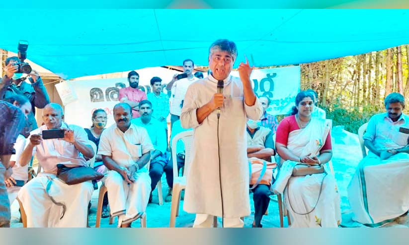 ഭൂസമരം: മരിയനാട് കാപ്പിത്തോട്ടത്തിൽനിന്ന് കോടികളുടെ വിളകൾ കൊള്ളയടിച്ചു -എൻ. ഗീതാനന്ദൻ ഭൂസമരം: മരിയനാട് കാപ്പിത്തോട്ടത്തിൽനിന്ന് കോടികളുടെ വിളകൾ കൊള്ളയടിച്ചു -എൻ. ഗീതാനന്ദൻ