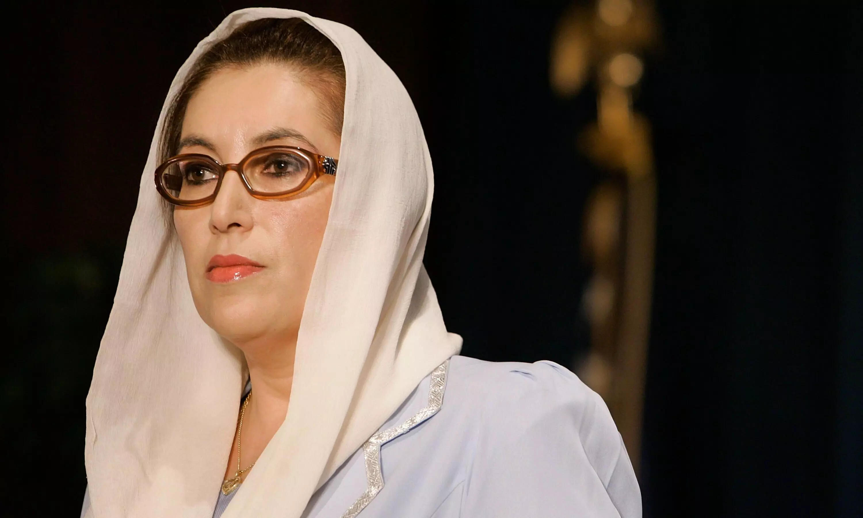 ലിയാഖത്ത് ബാഗിൽ ബേനസീർ ഭൂട്ടോയുടെ പ്രതിമ സ്ഥാപിക്കുന്നു ലിയാഖത്ത് ബാഗിൽ ബേനസീർ ഭൂട്ടോയുടെ പ്രതിമ സ്ഥാപിക്കുന്നു