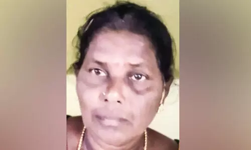 മദ്യവുമായി തമിഴ് സ്ത്രീ പിടിയിൽ